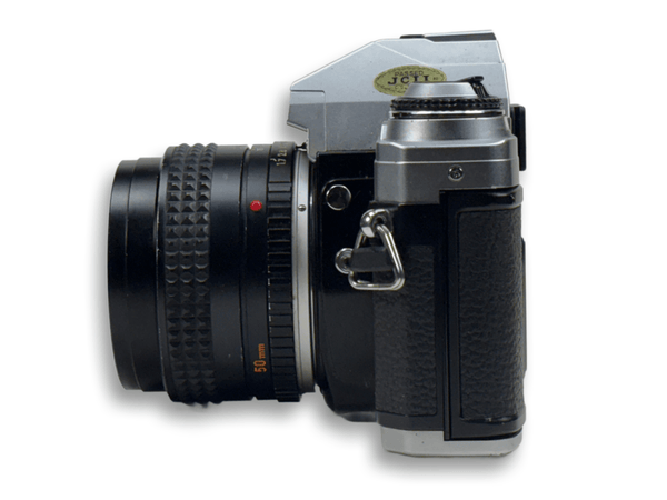 Minolta Maxxum 7000 w/ Maxxum 50mm lens 1980s camera