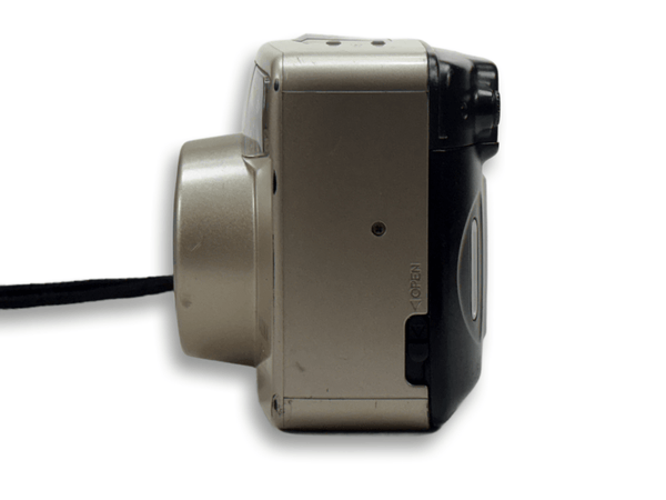 Samsung Maxima point and shoot 35mm film camera with auto focus and zoom.