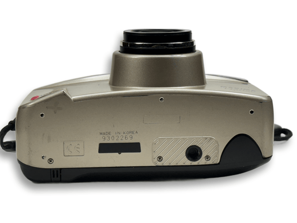 Samsung Maxima point and shoot 35mm film camera with auto focus and zoom.