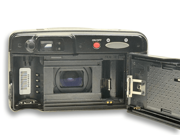 Samsung Maxima point and shoot 35mm film camera with auto focus and zoom.